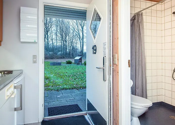 For 2 Guests, * Ansager